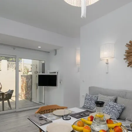 Orama Milos 4*