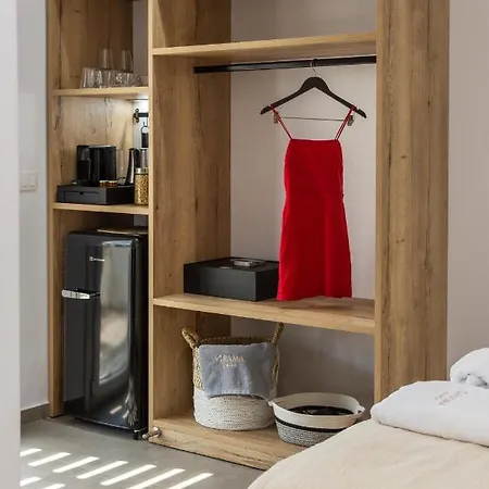 Orama Milos Aparthotel