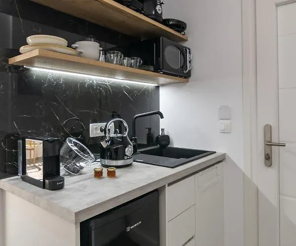 Orama Milos Adamantas (Milos)