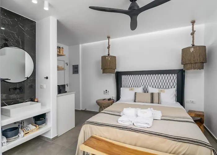 Orama Milos Apartahotel