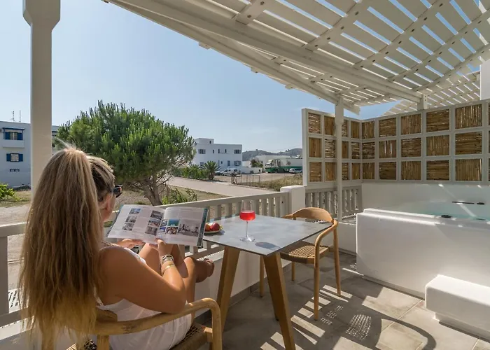 Orama Milos Apartahotel